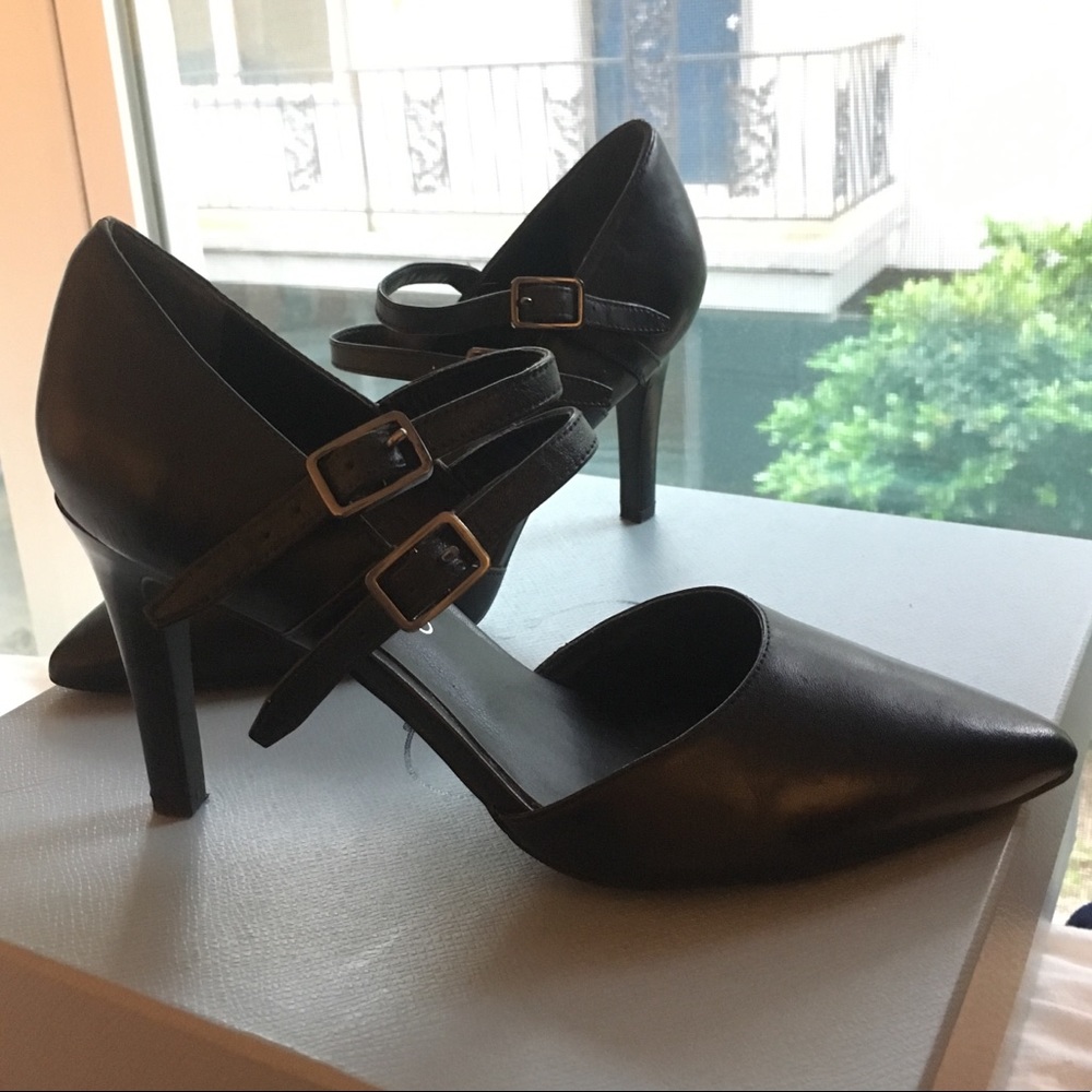 Franco Sarto black leather strappy pumps